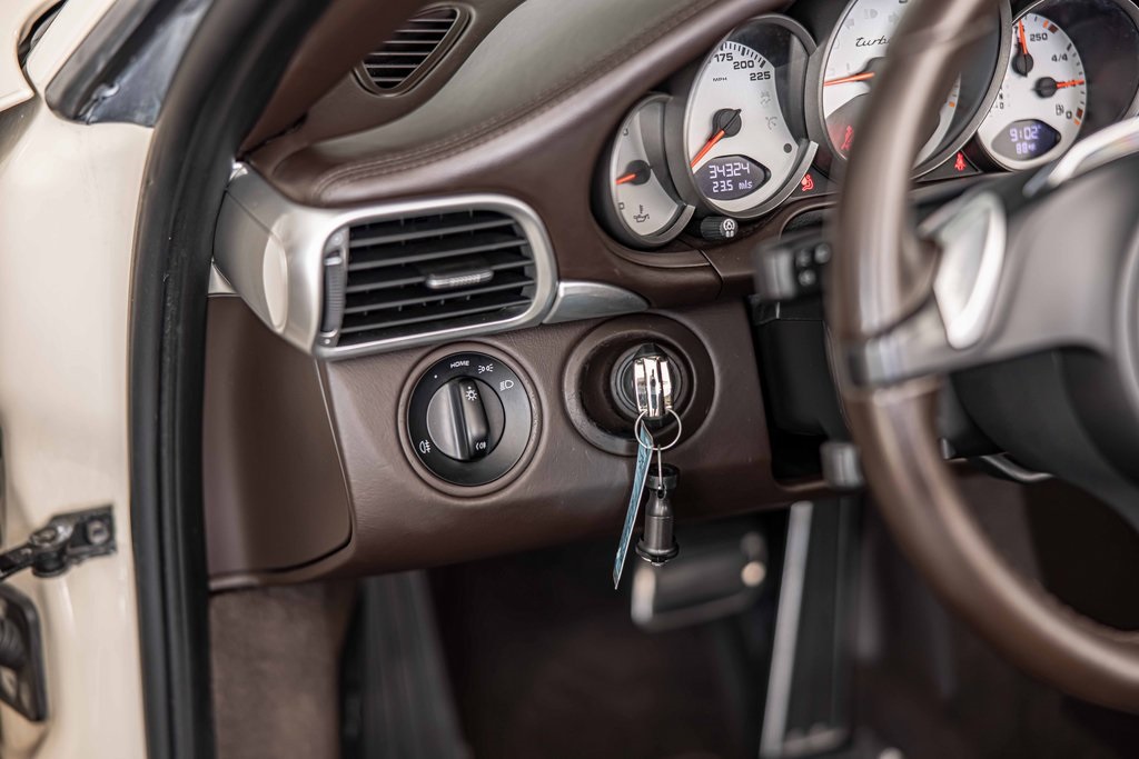 2012 PORSCHE 911 - Image 20