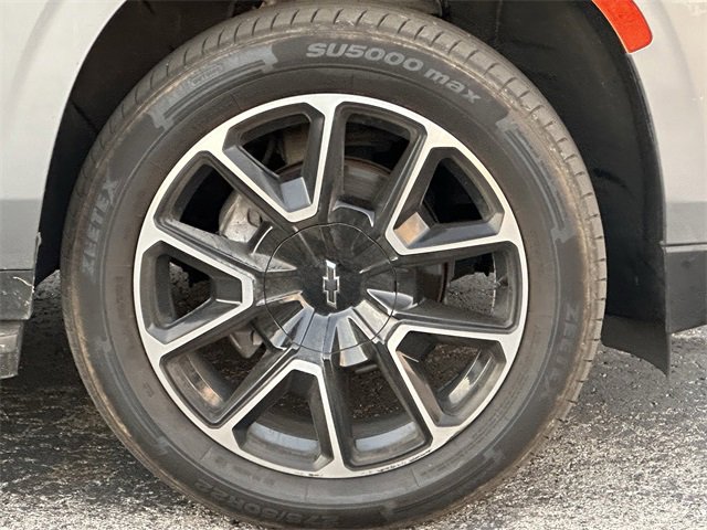 2023 Chevrolet Suburban RST photo 4