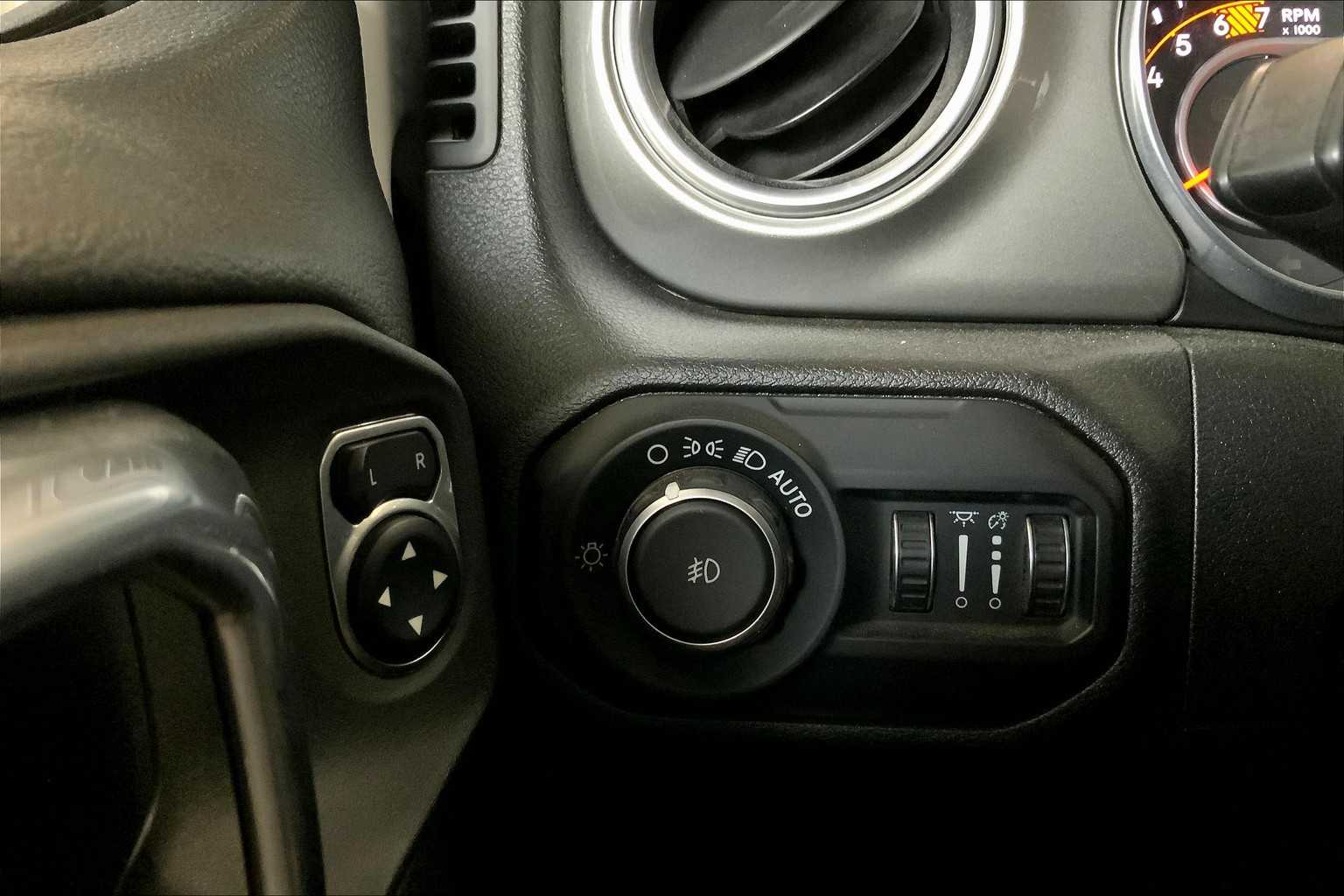 2021 Jeep Wrangler Unlimited Sahara photo 16
