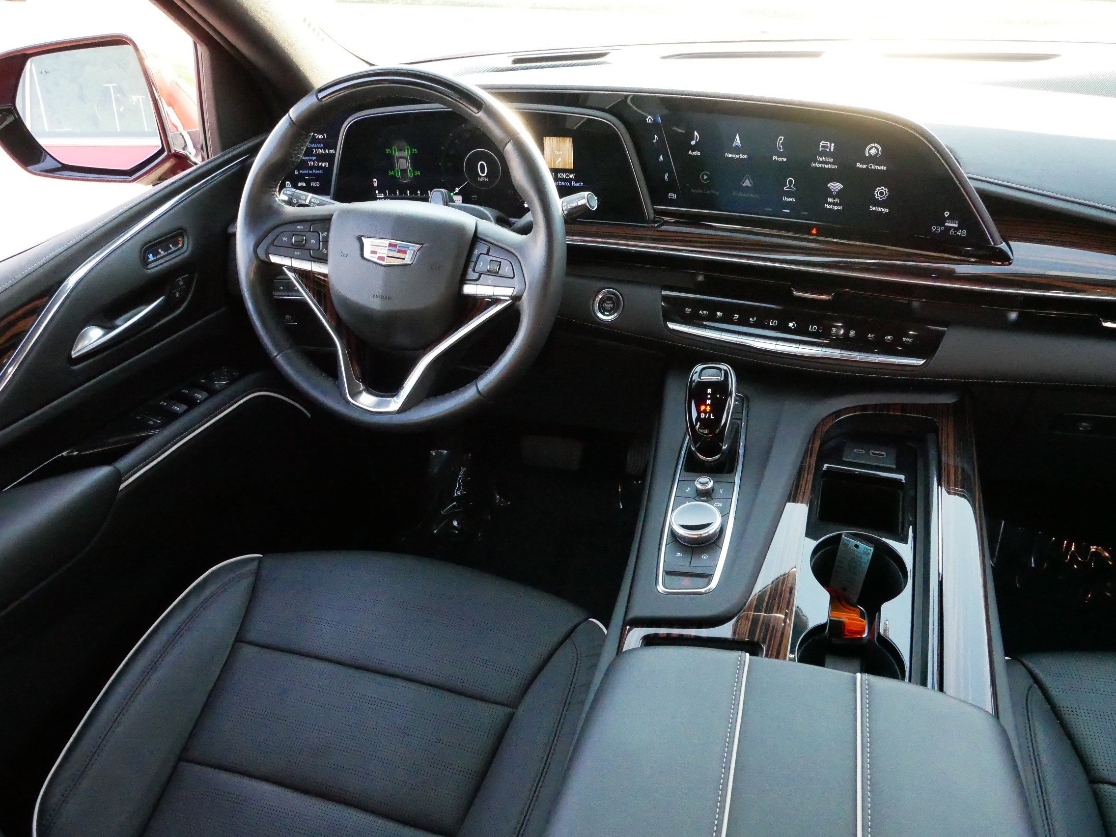 2023 Cadillac Escalade Premium Luxury photo 9