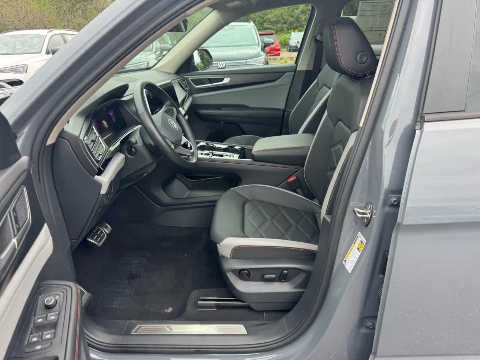 2025 Volkswagen Atlas Peak Edition SE photo 6