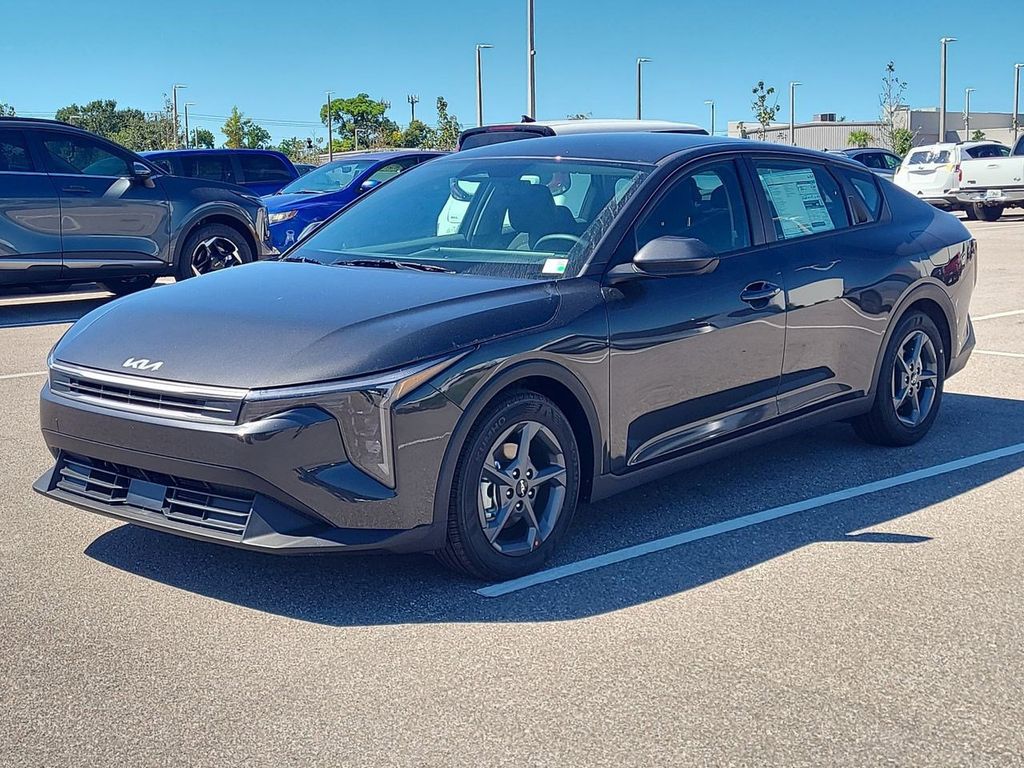 2025 Kia K4 LXS photo 2