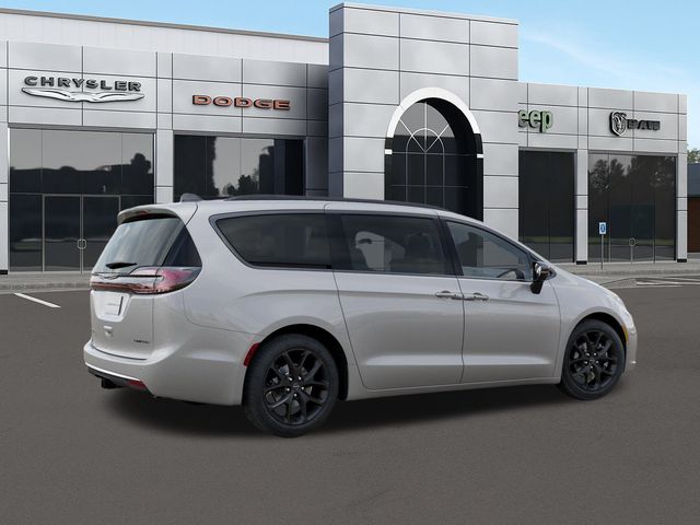 2026 Chrysler Pacifica Limited photo 2