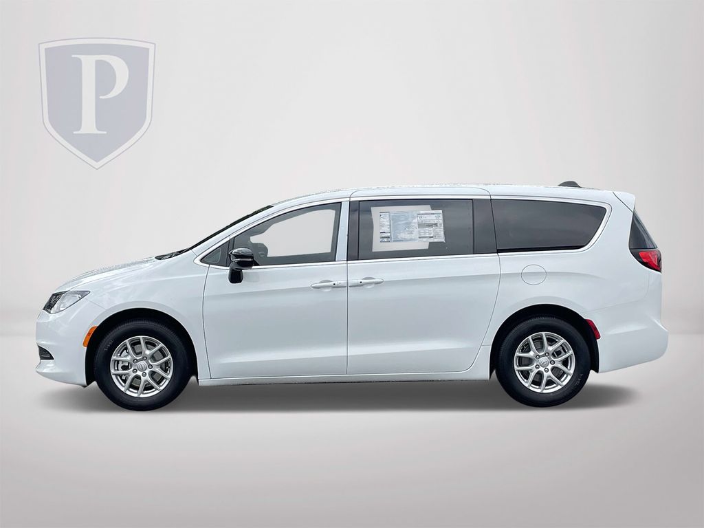 2025 Chrysler Voyager LX photo 4