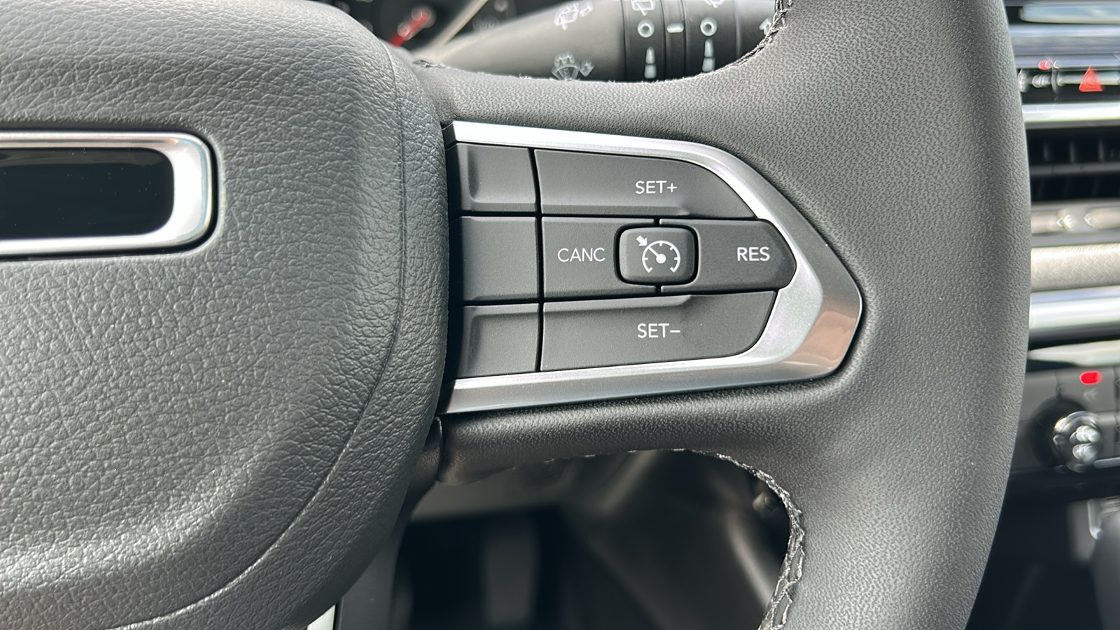 2025 Jeep Compass Latitude photo 24