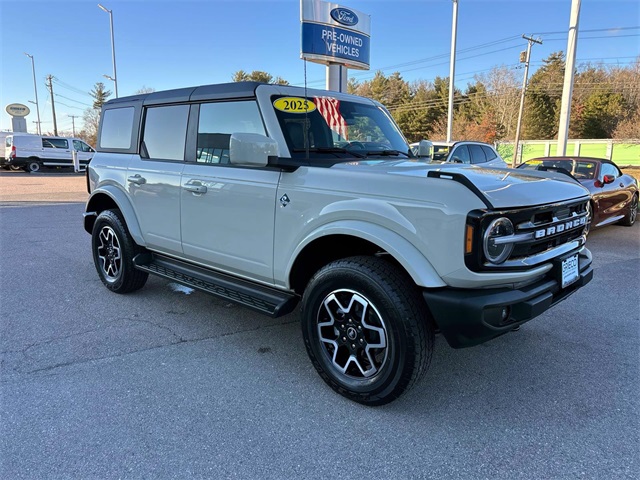 2025 Ford Bronco 4-Door Outer Banks's photo