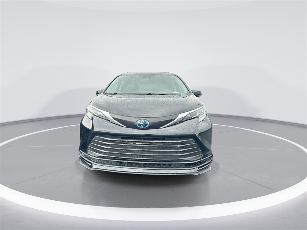 2021 Toyota Sienna LE photo 3
