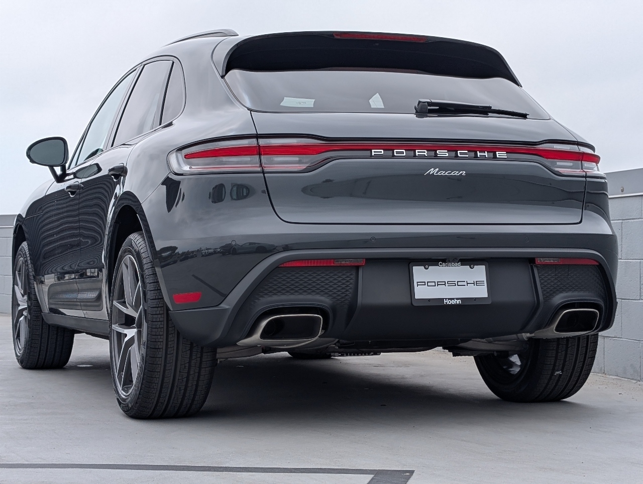 2025 Porsche Macan T photo 2