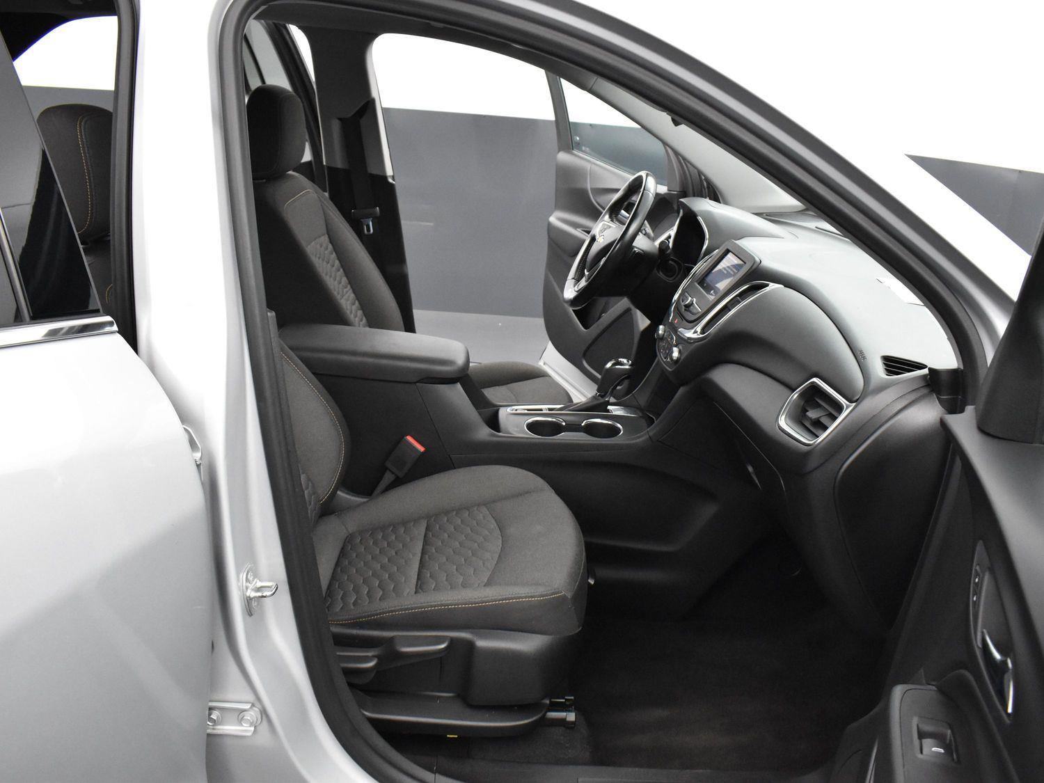 2020 Chevrolet Equinox LT photo 30