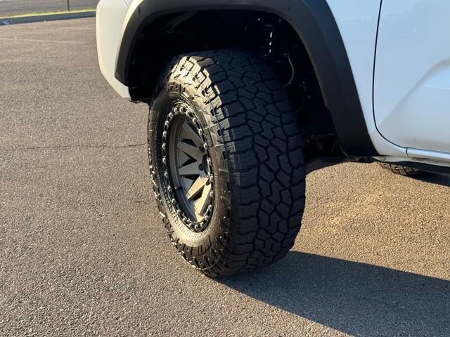 2023 Toyota Tacoma TRD Off-Road photo 4