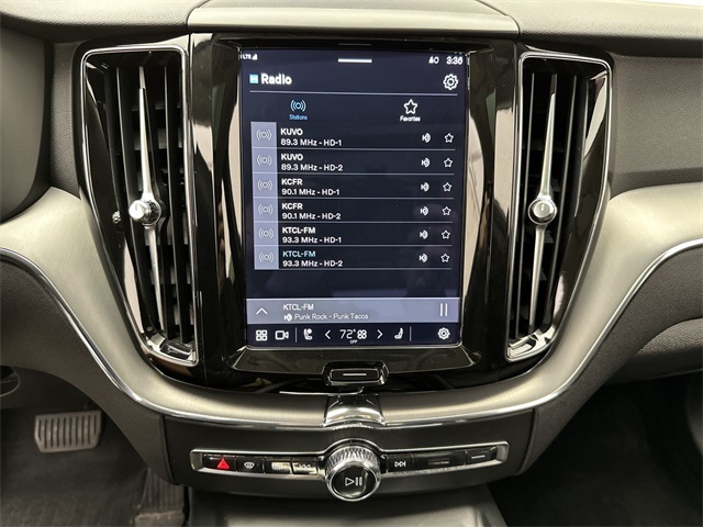 2023 Volvo XC60 B5 Core photo 8