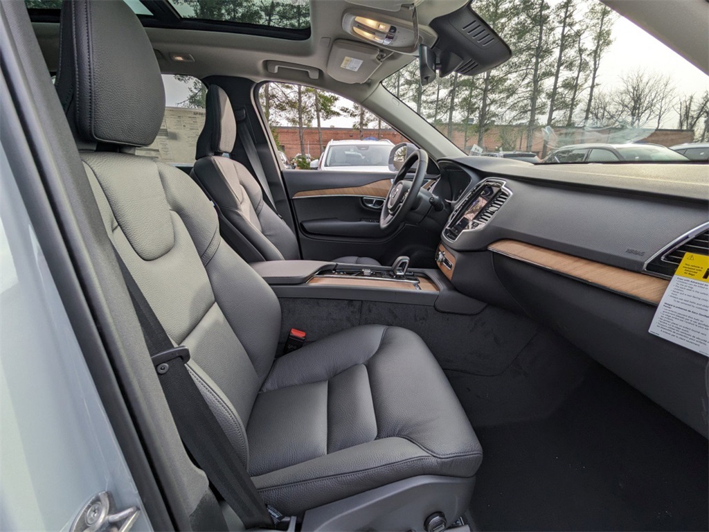 2025 Volvo XC90 T8 Plus photo 3