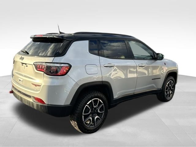 2024 Jeep Compass Trailhawk photo 3