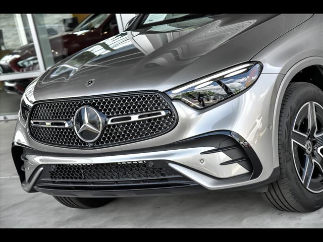 2024 Mercedes Benz GLC 300 4MATIC photo 4
