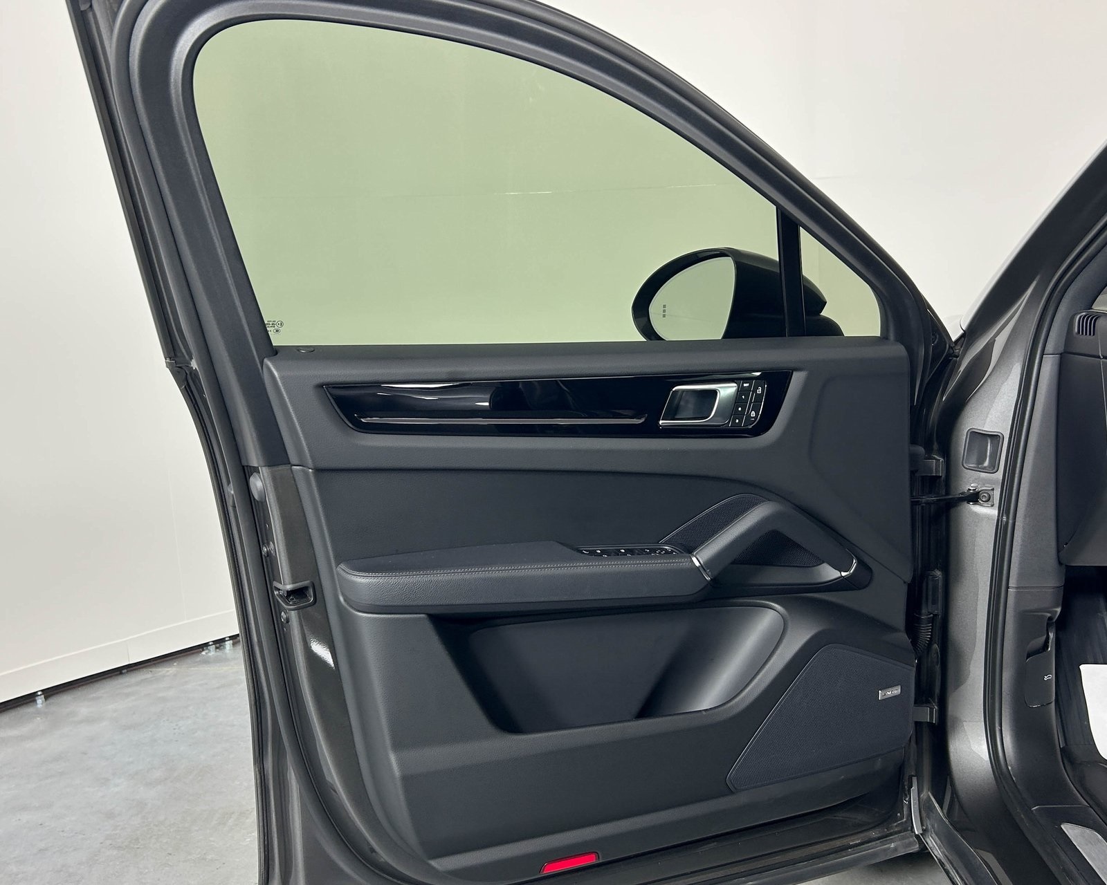 2023 Porsche Cayenne E-Hybrid Coupe photo 14
