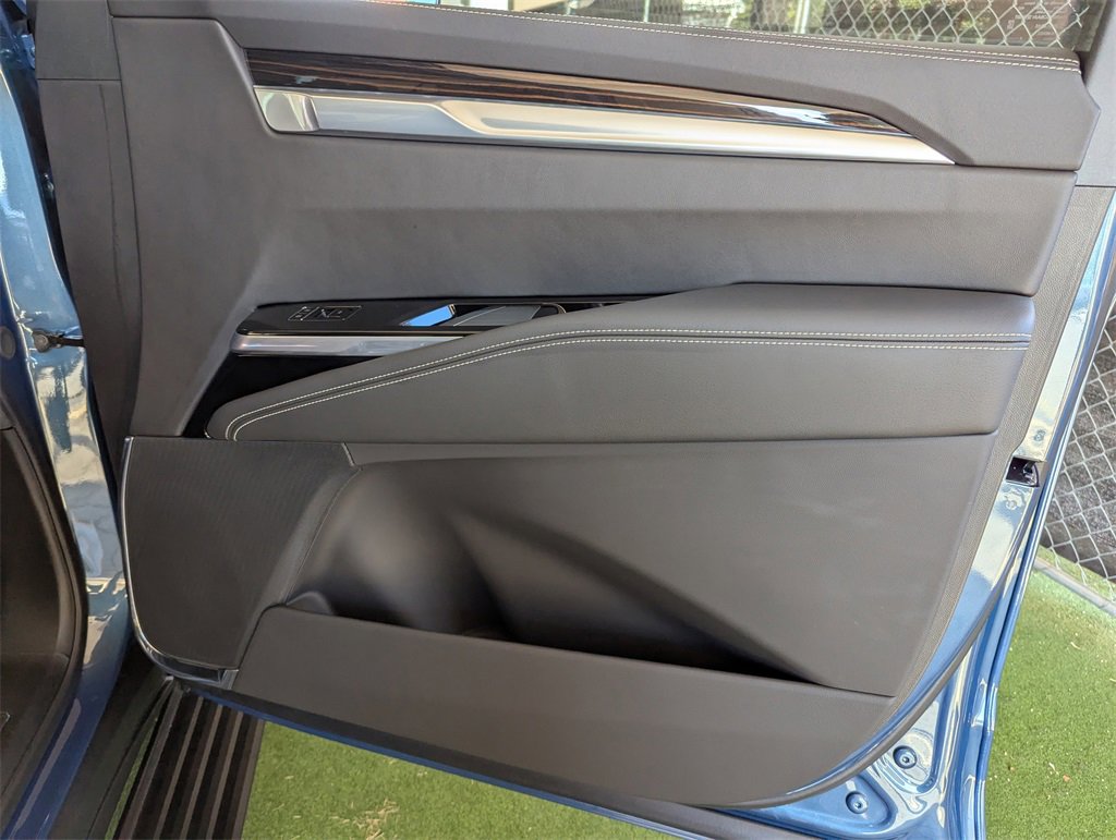 2025 Cadillac Escalade Premium Luxury photo 39