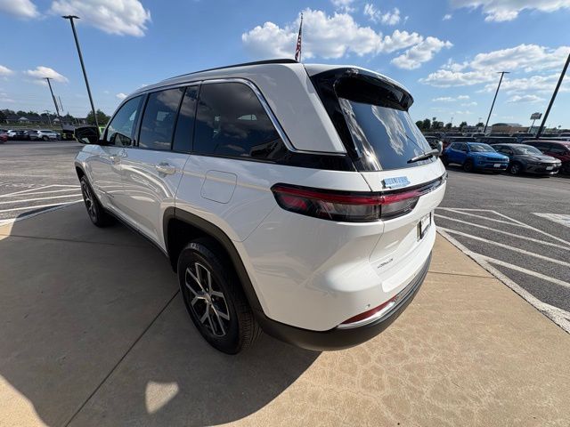 2024 Jeep Grand Cherokee Limited photo 3
