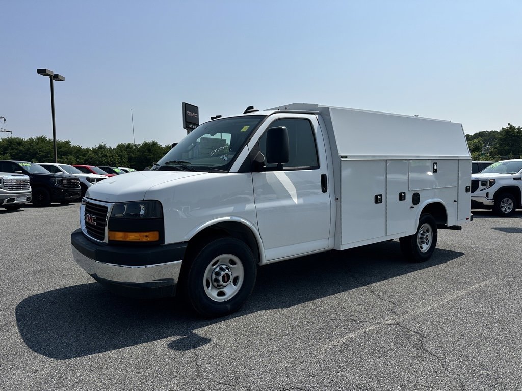 2025 Gmc Savana Cutaway 3500 photo 2