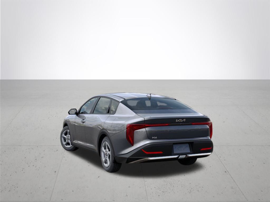 2025 Kia K4 LXS photo 2