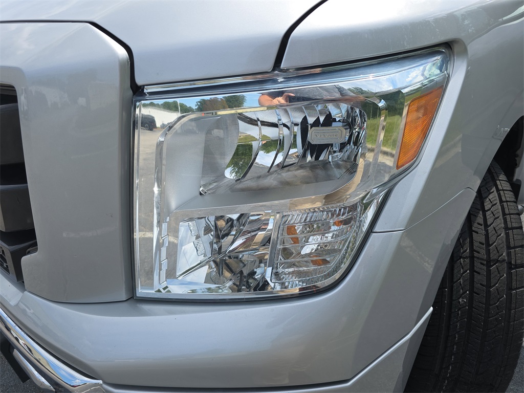 2021 Nissan Titan SV photo 28