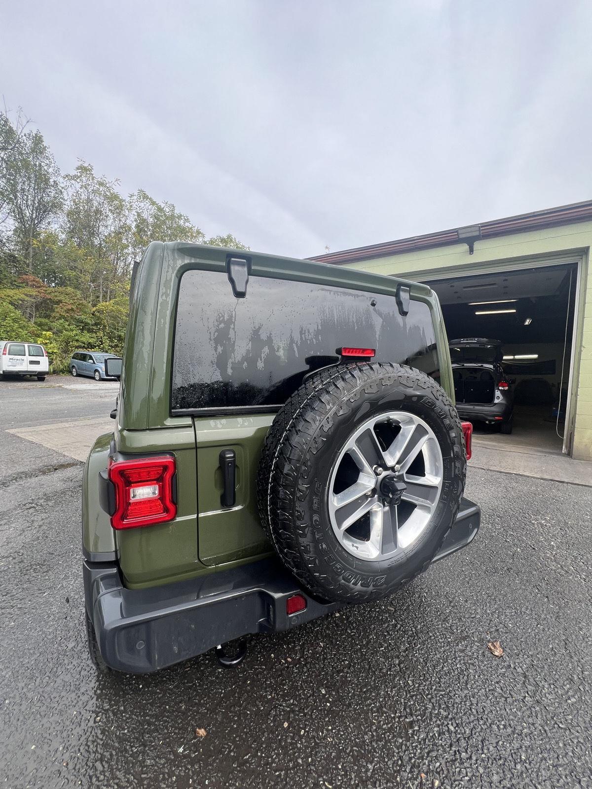 2021 Jeep Wrangler Unlimited Sahara photo 3