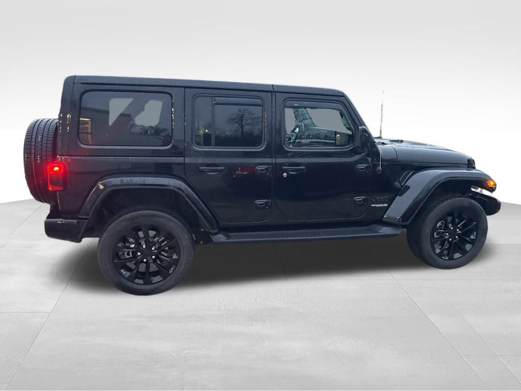 2021 Jeep Wrangler Unlimited Sahara High Altitude photo 3