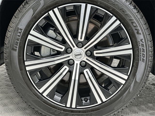 2025 Volvo XC90 AWD Plus photo 2