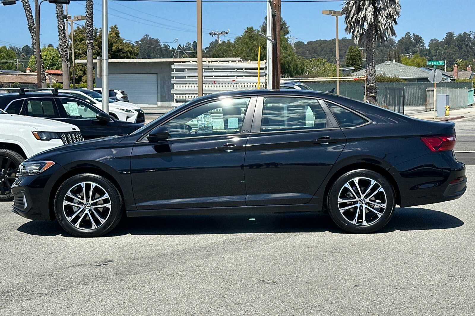 2024 Volkswagen Jetta 1.5T Sport photo 7