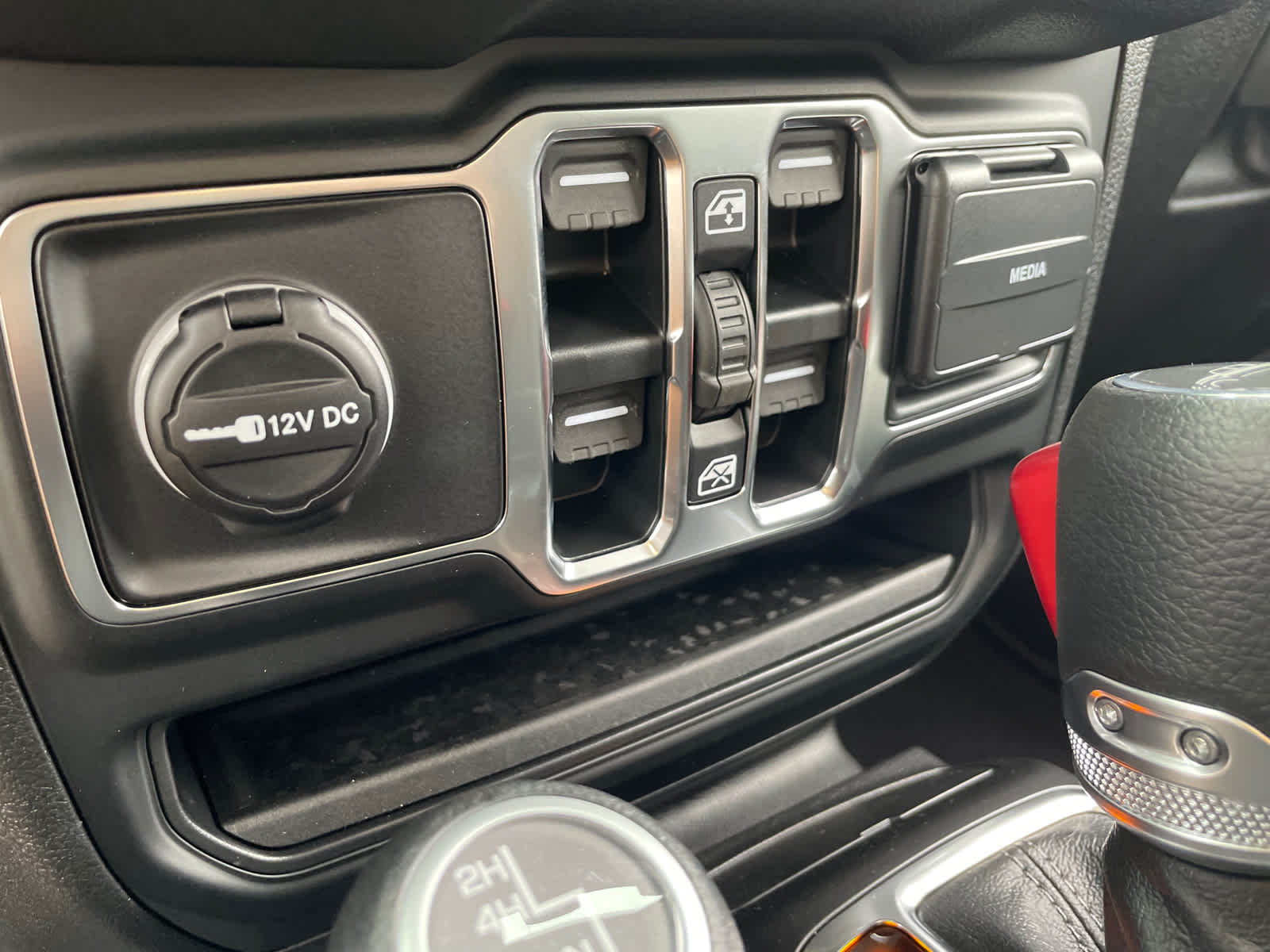 2025 Jeep Gladiator Sport S photo 27