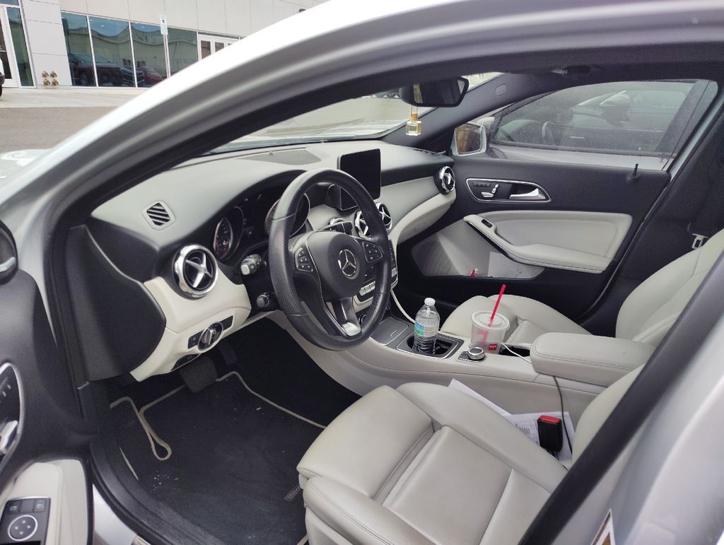 2019 Mercedes Benz GLA 250 4MATIC photo 4