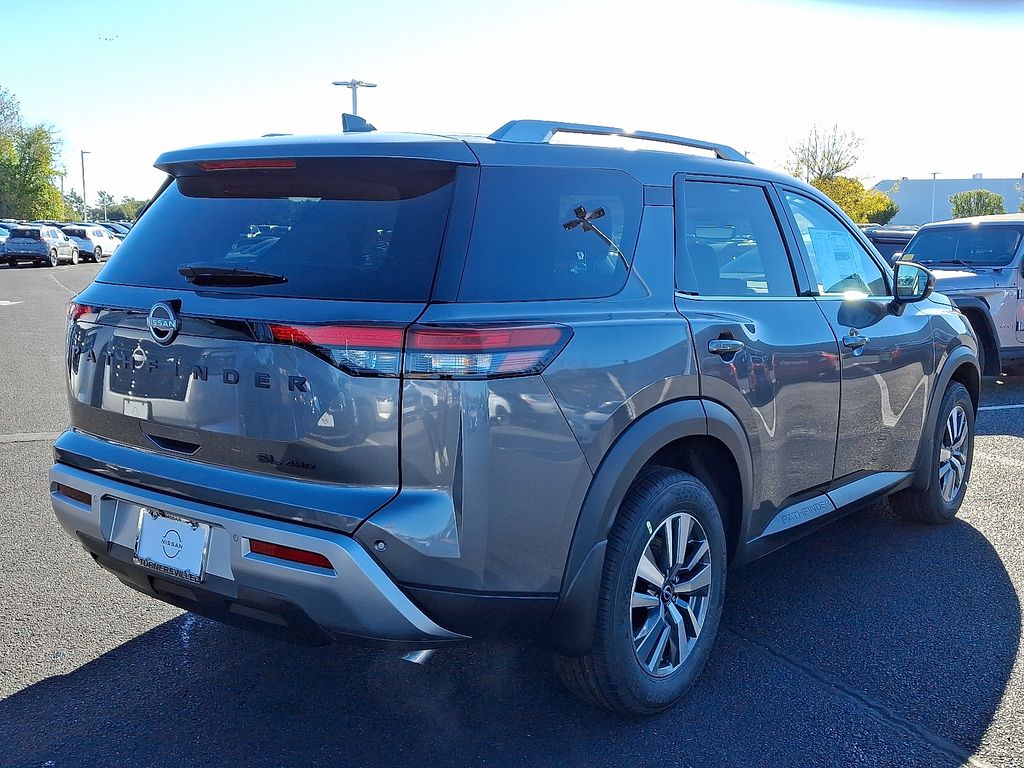 2025 Nissan Pathfinder SL photo 2
