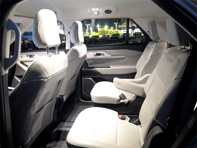 2025 Ford Explorer photo 7