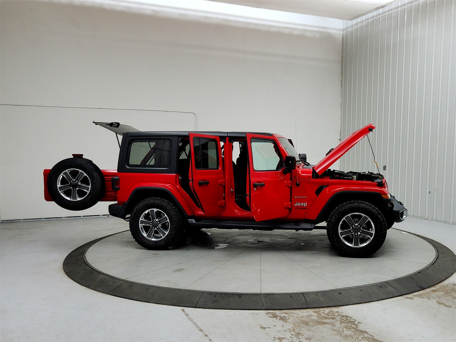 2020 Jeep Wrangler Unlimited Sahara photo 16