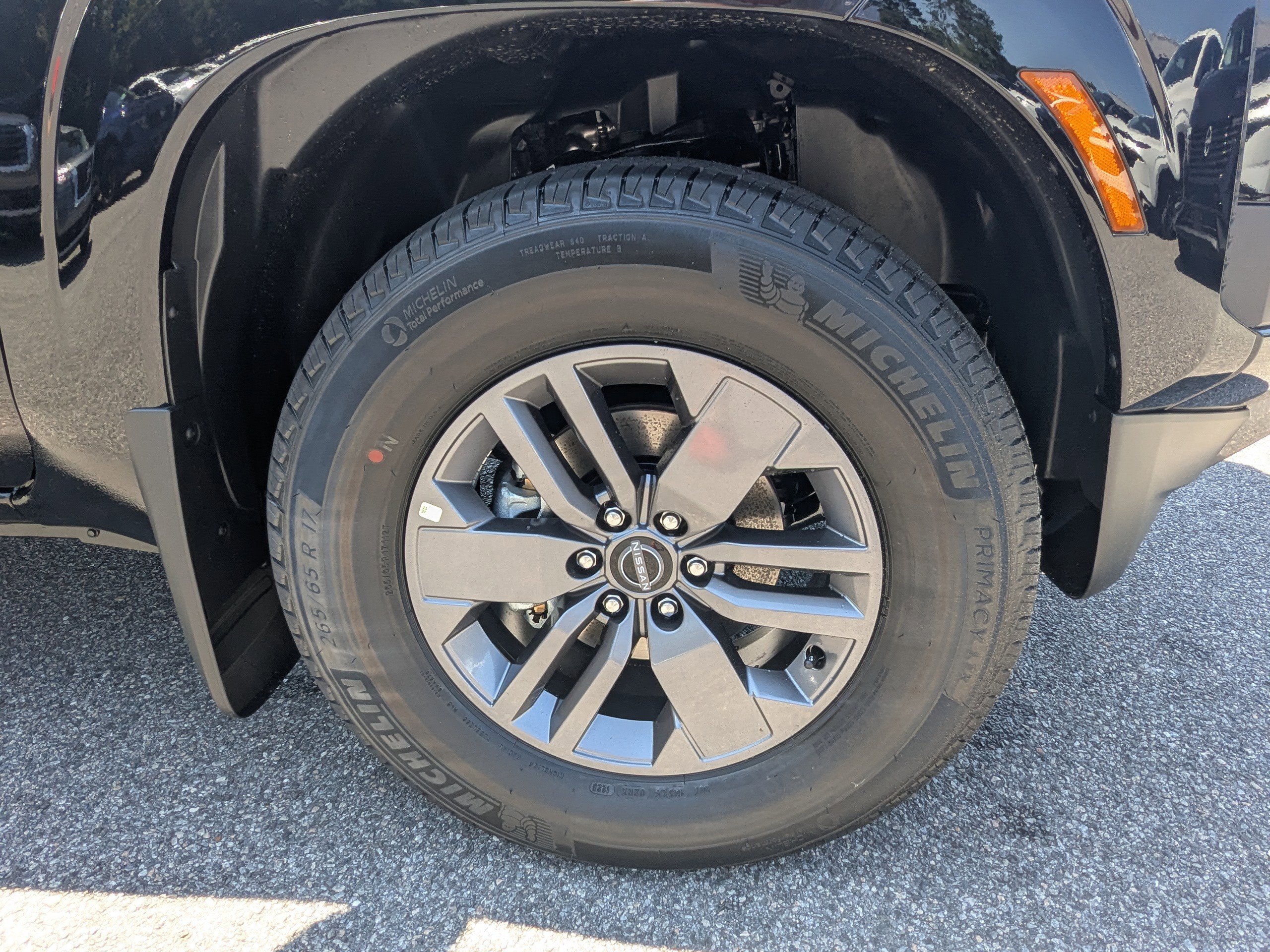 2025 Nissan Frontier Crew Cab SV photo 9