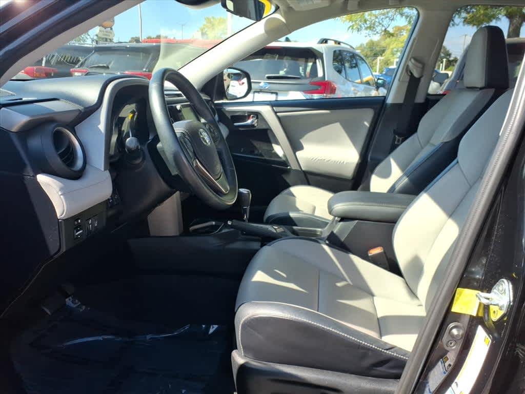2017 Toyota RAV4 Limited SE Platinum photo 11