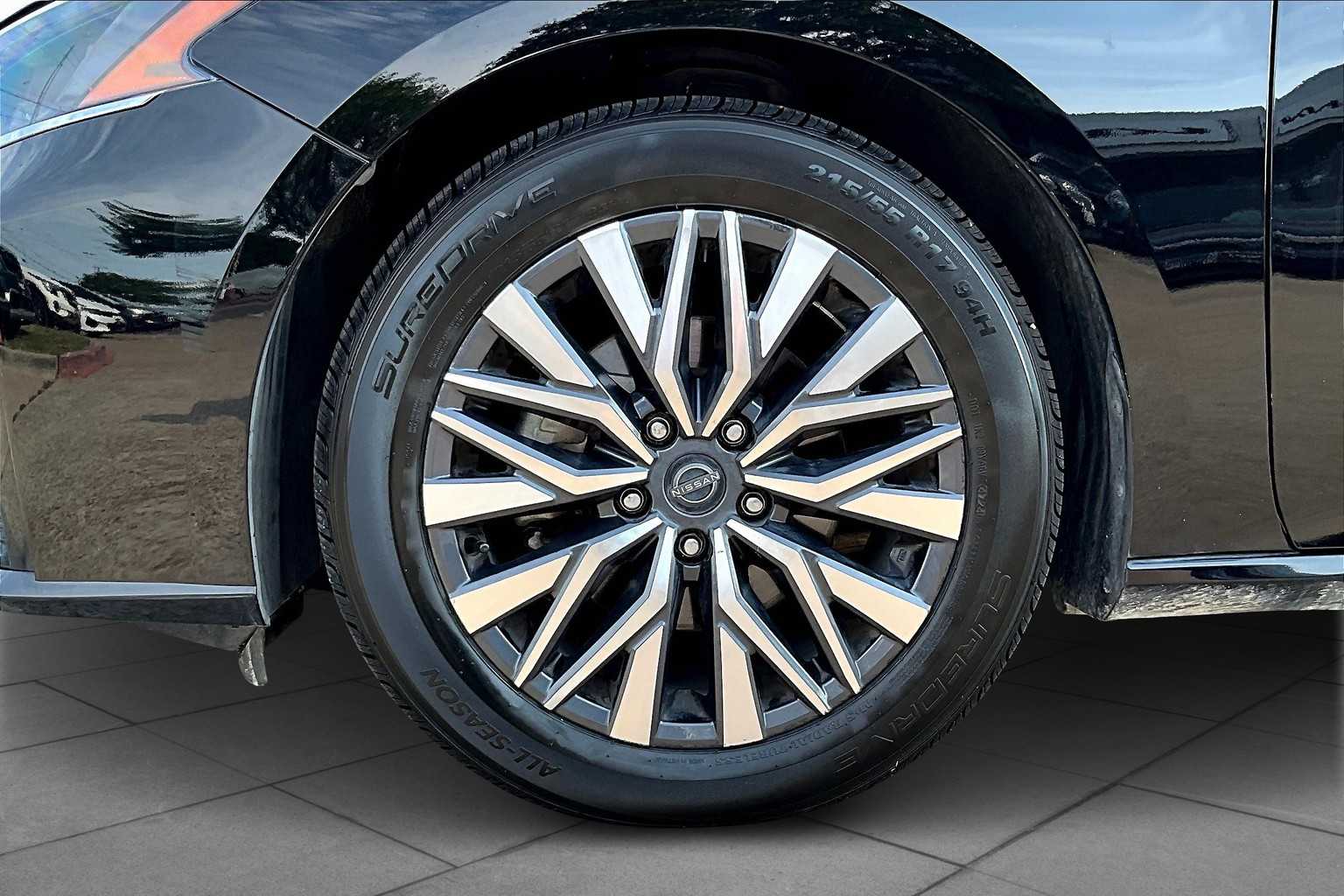 2023 Nissan Altima SV photo 9