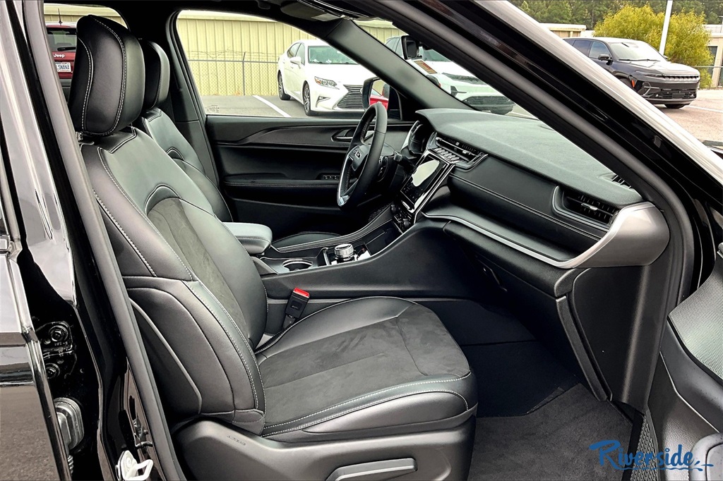 2025 Jeep Grand Cherokee Altitude X photo 27