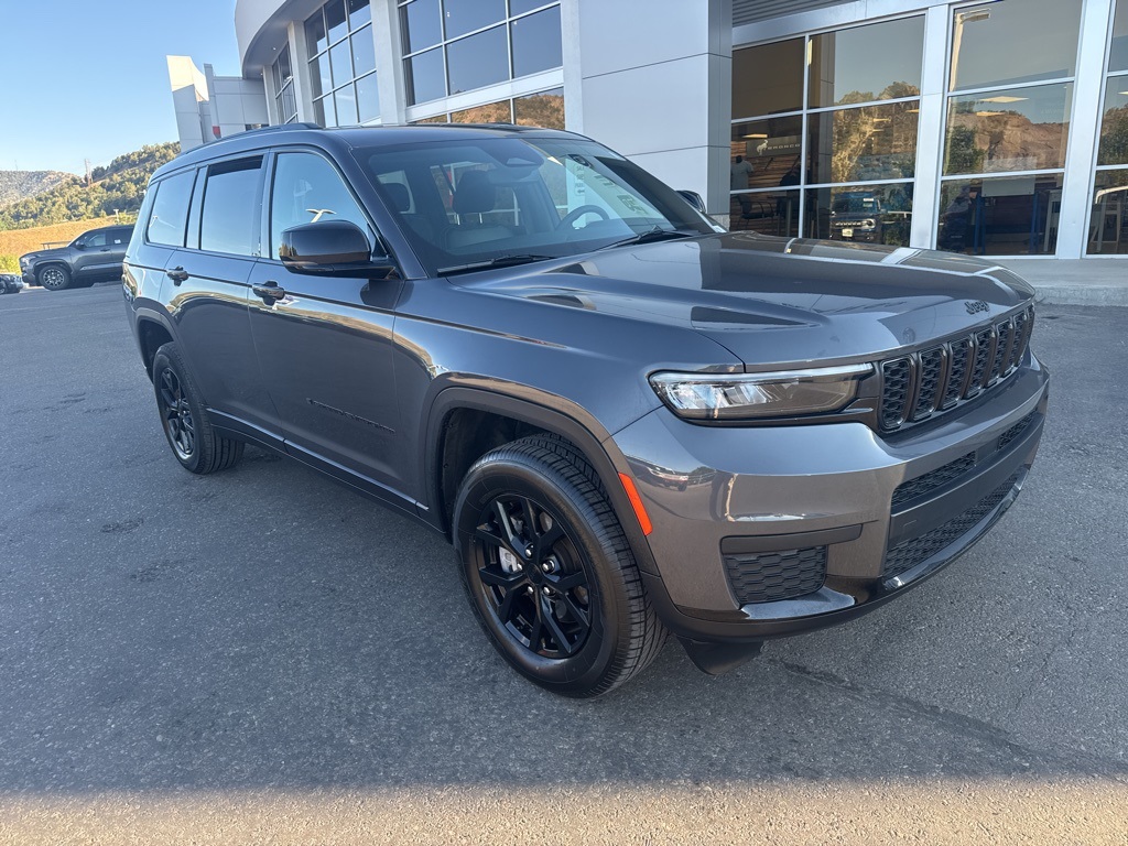 2024 Jeep Grand Cherokee Altitude photo 3