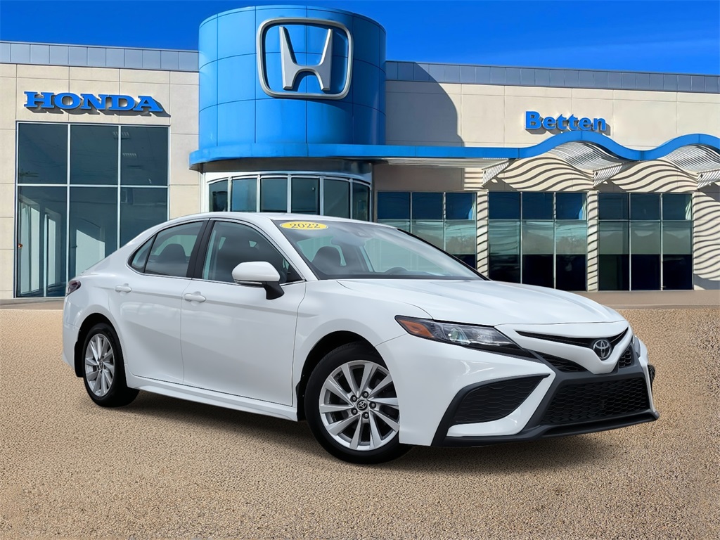 2022 Toyota Camry SE's photo