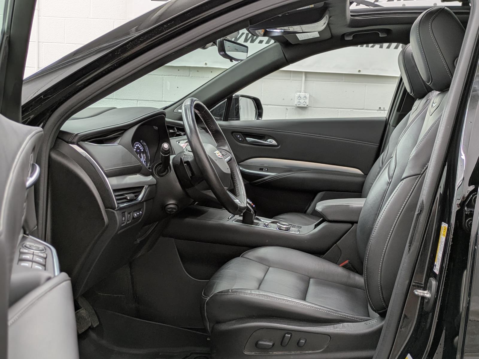 2022 Cadillac XT4 Premium Luxury photo 3