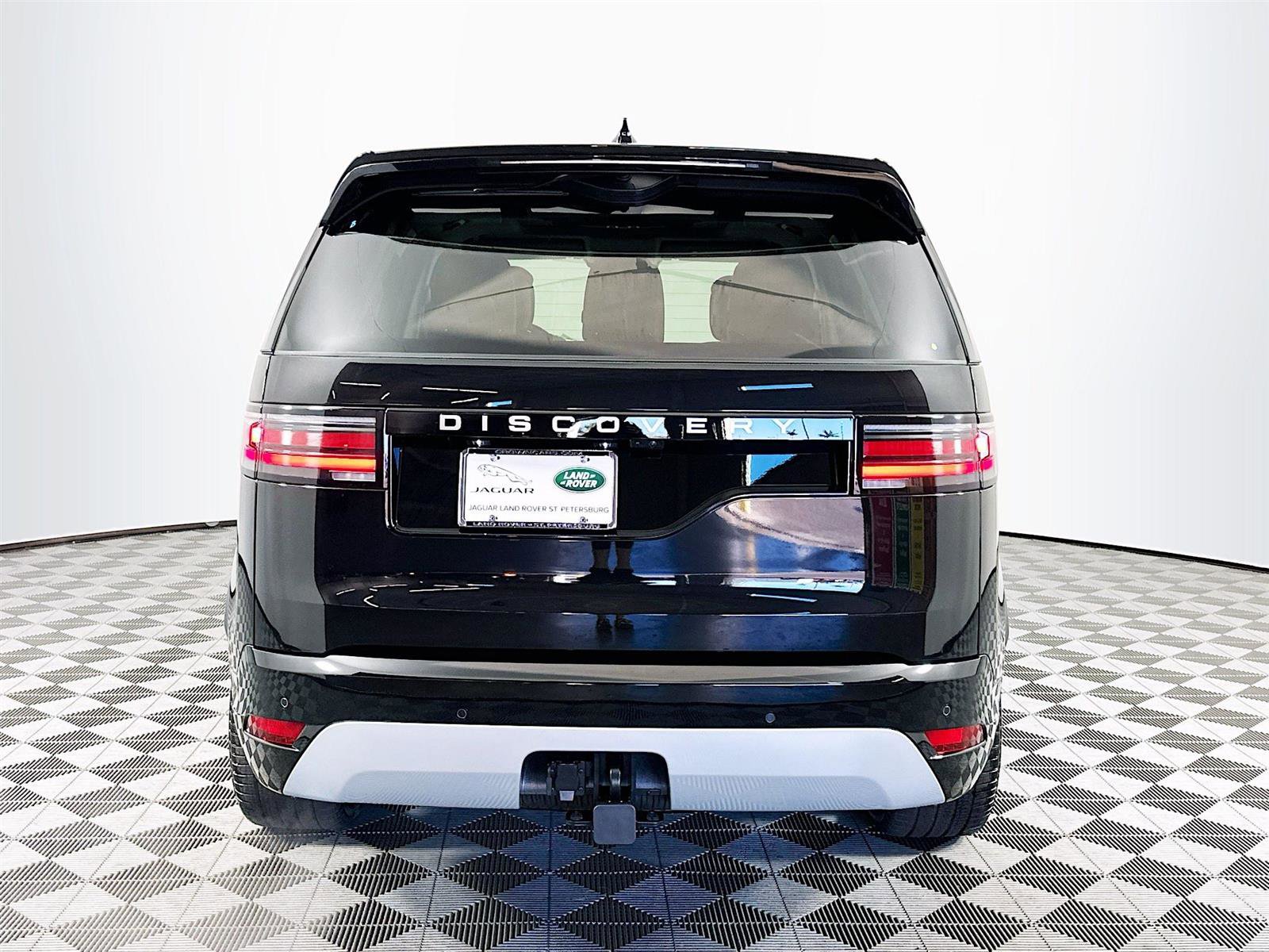 2025 Land Rover Discovery Metropolitan Edition photo 5