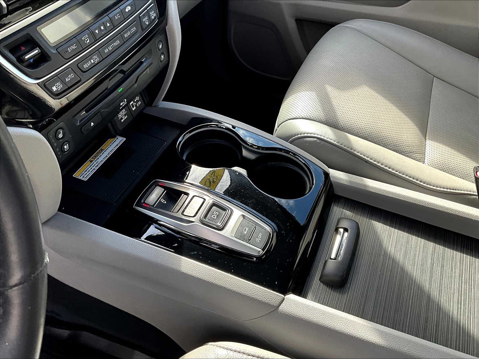 2020 Honda Pilot Elite photo 19