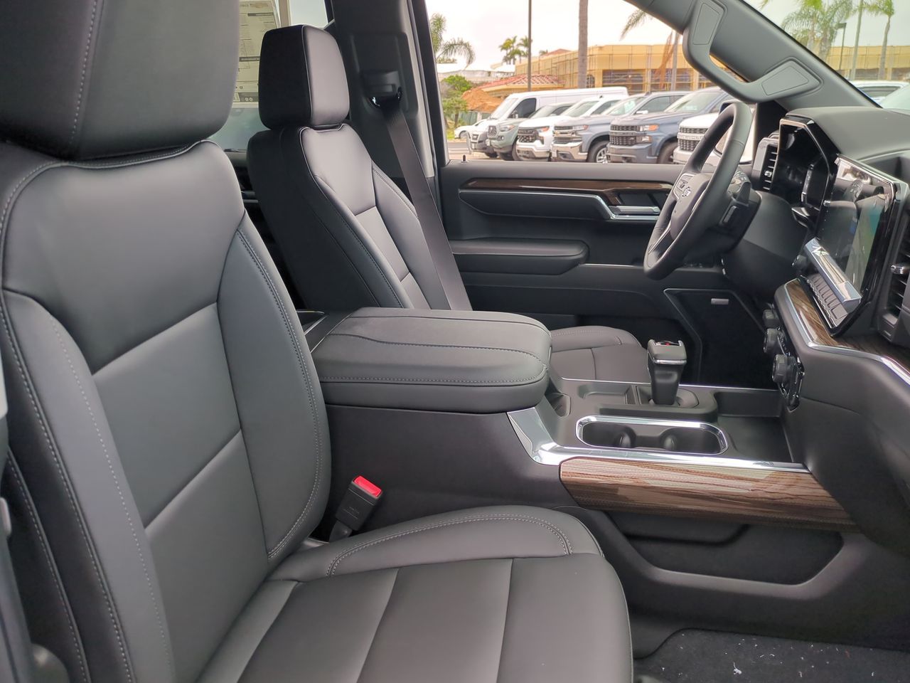2025 Chevrolet Silverado 1500 RST photo 27