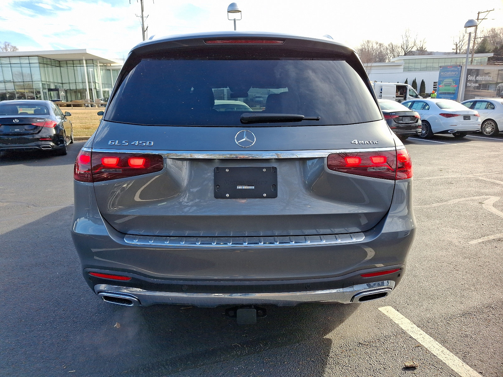 2025 Mercedes Benz GLS 450 4MATIC photo 4