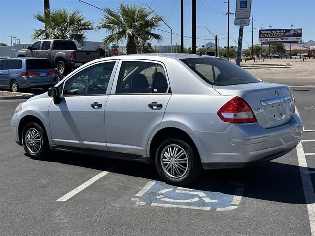 2009 Nissan Versa 1.6 Base Sedan photo 7