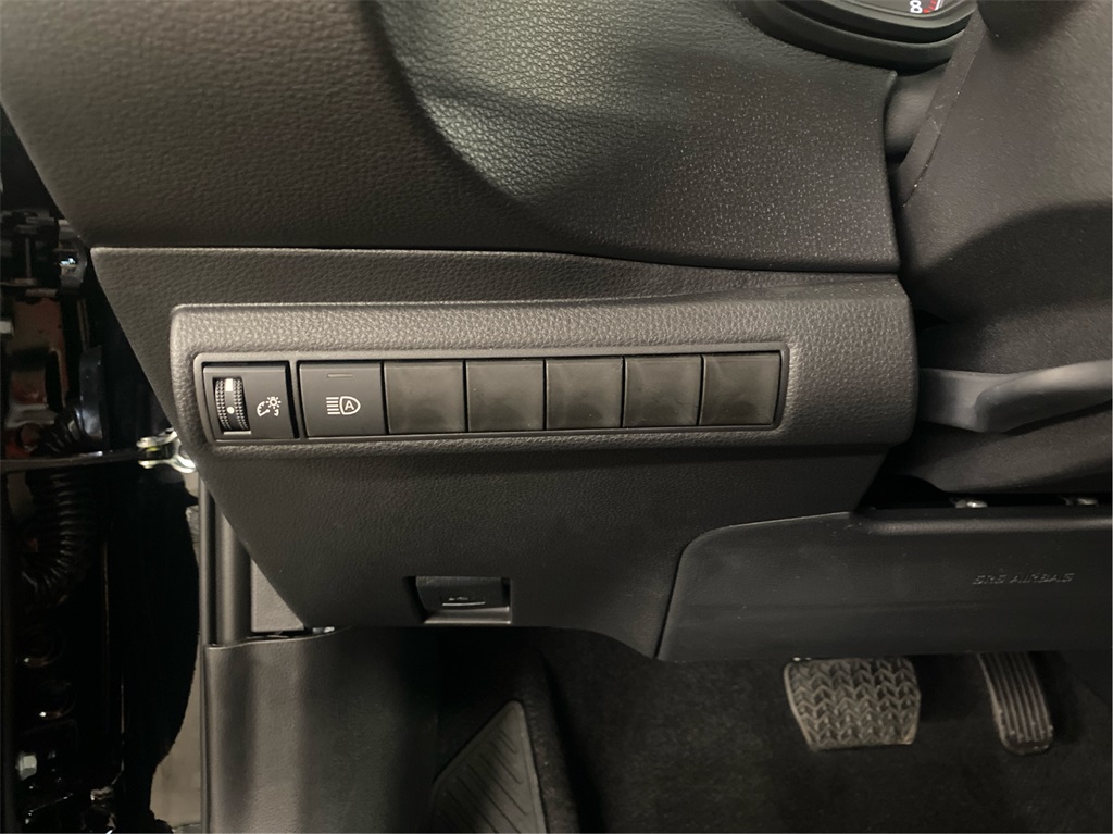 2025 Toyota Corolla LE photo 11