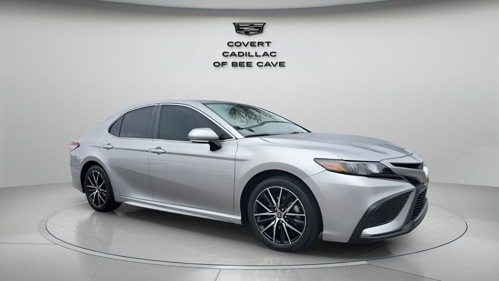 2024 Toyota Camry SE's photo