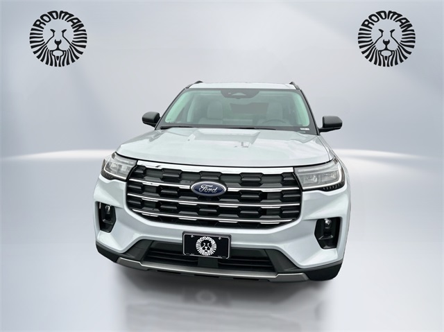 2025 Ford Explorer photo 2