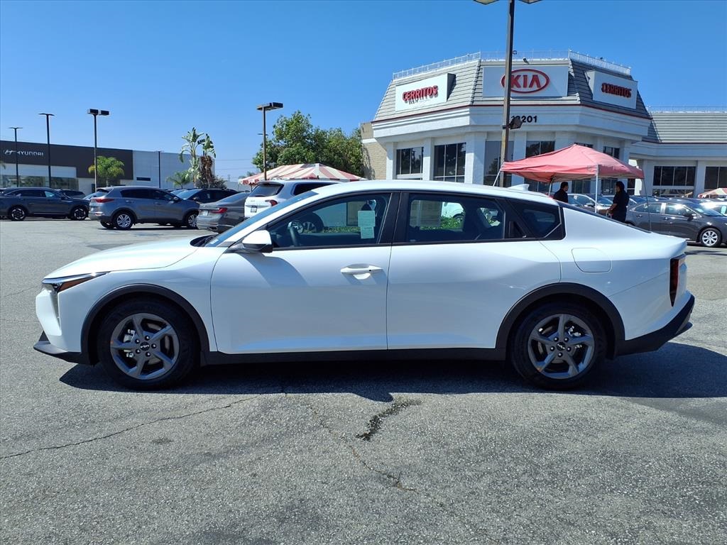 2025 Kia K4 LXS photo 2