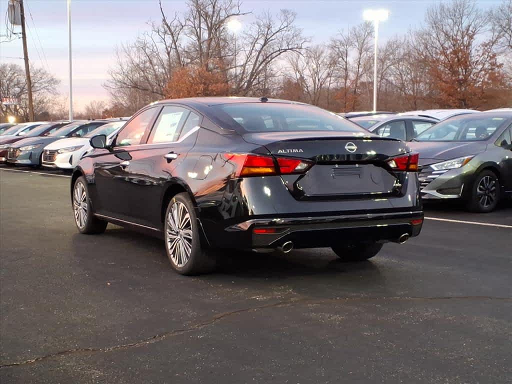2025 Nissan Altima SL photo 4